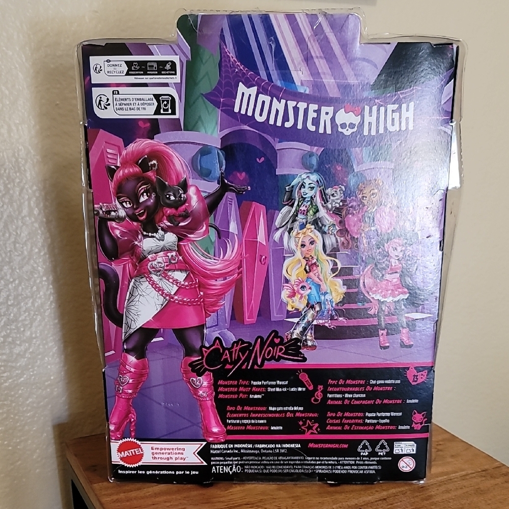 Monster High Black Doll "Caty Noir" with Pink and Silver Outfit - Picture 4 of 6